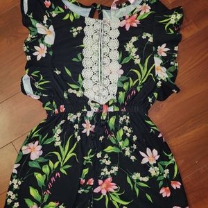 Black floral kids romper size 7/8